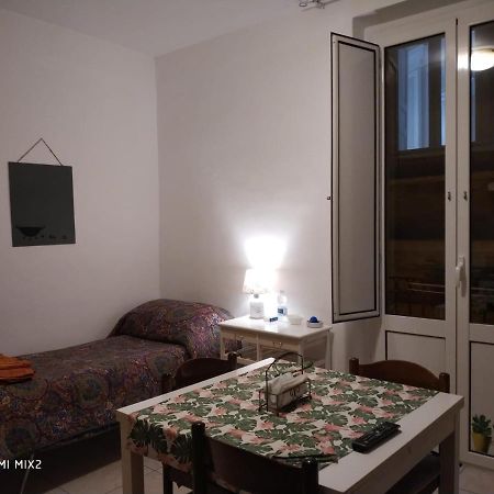 Camere Simili A Ostello Solo Per Uomini - Hostel-Like Rooms Only For Man Taranto Kültér fotó
